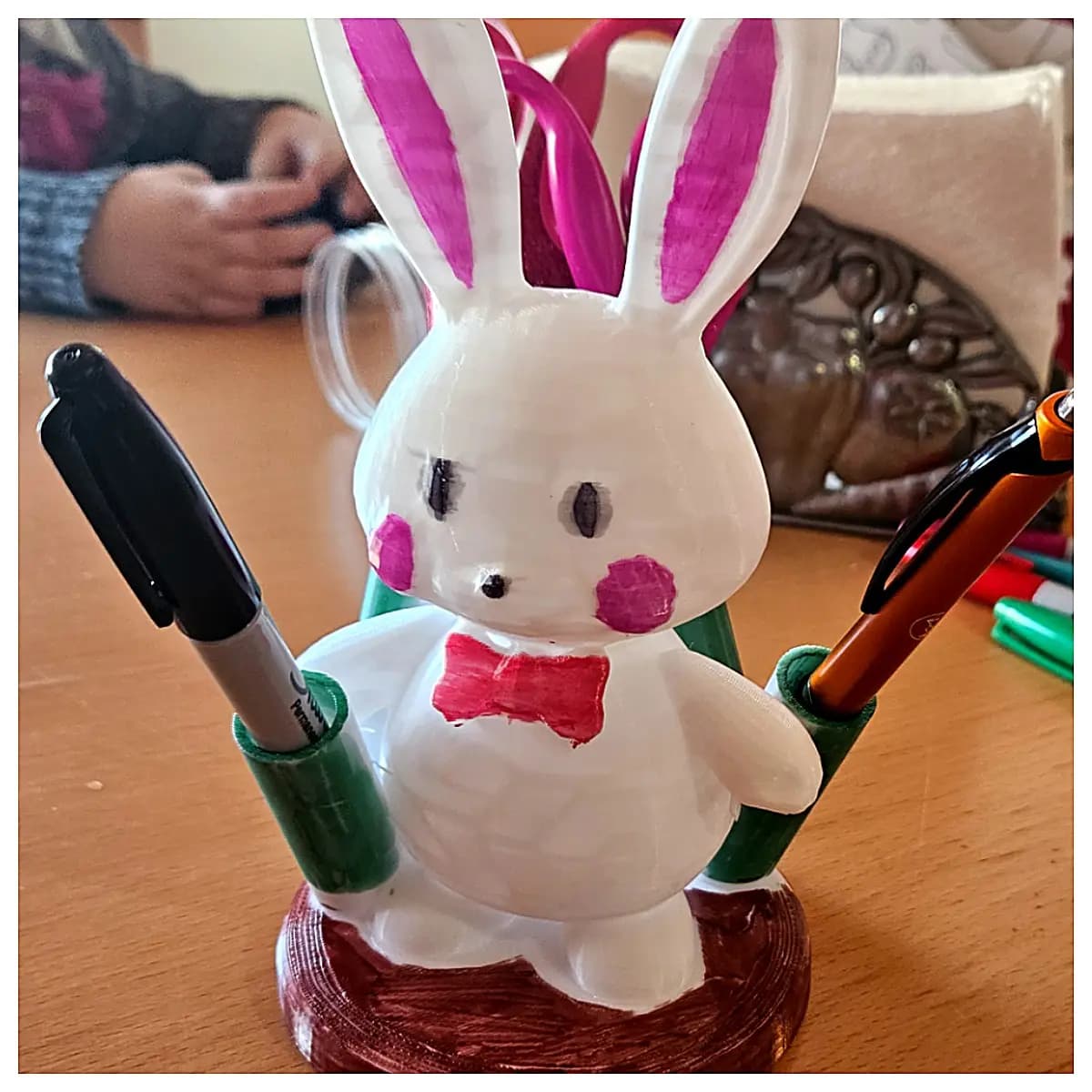Easter Bunny Pencil Holder Decoration Festive Gift Creative Figurine Rabbit Toy Ornament Desk Decoration Easter Accessories