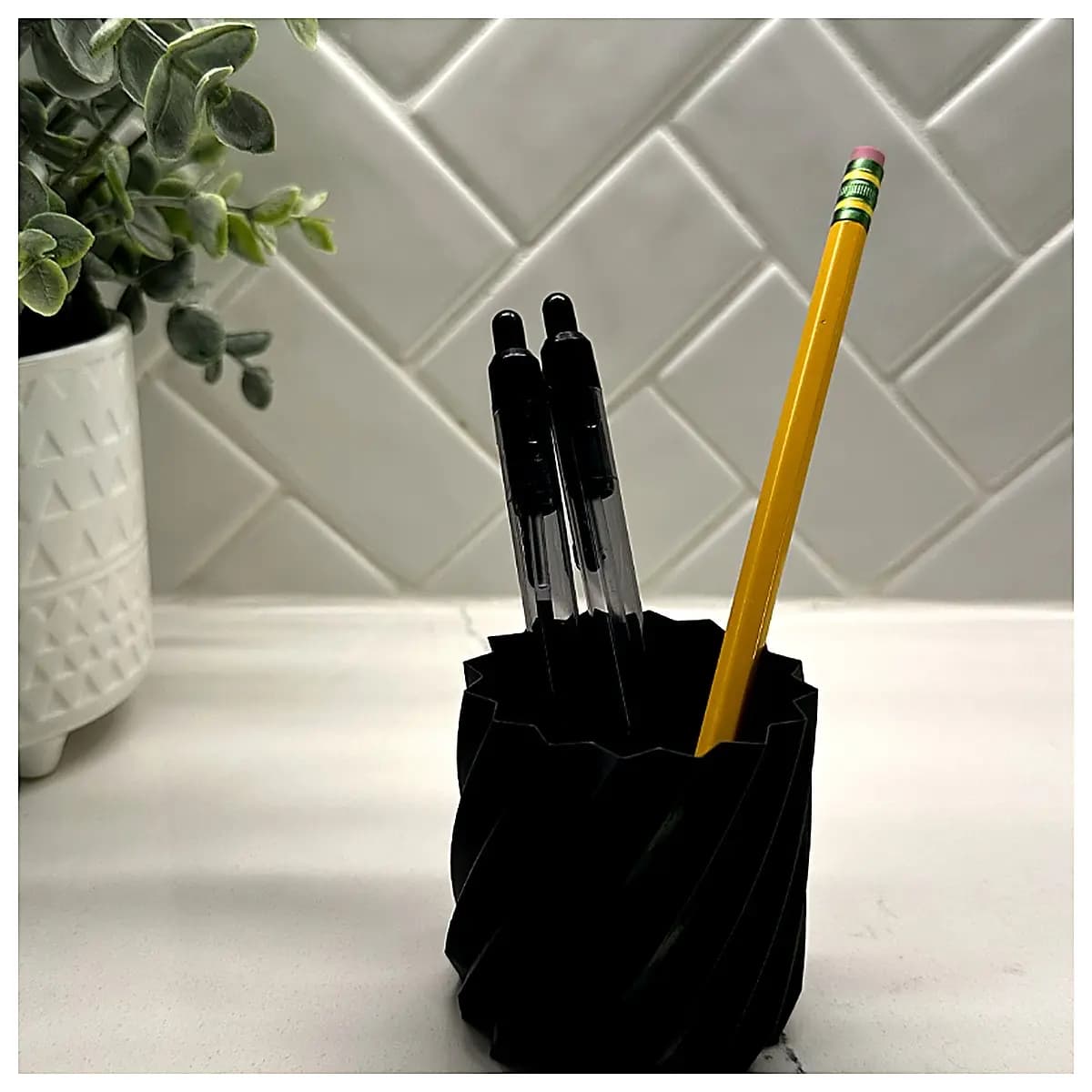 Small Spiral Vase Pen Holder Creative Desk Decoration Accessory Multi Function Organizer Office Study