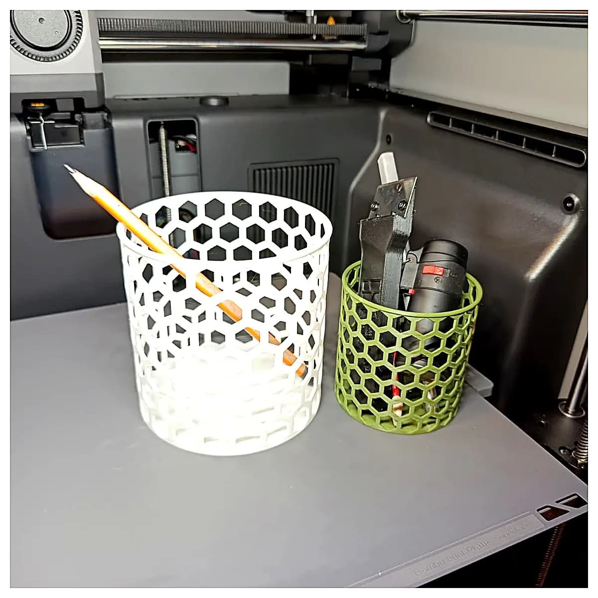Honeycomb Pattern Pen Holder 100 70mm High Writing Accessory Student Stationery Decorative Pen Case Creative Writing Supplies