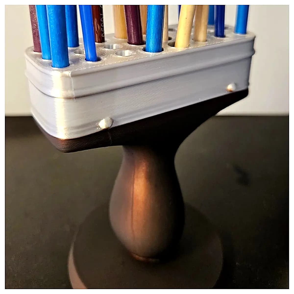 Brush Holder Organizer Pen Stand Desk Organizer Art Supply Storage Pencil Case Writing Accessory Multi Purpose Decorative Container Creative Display S