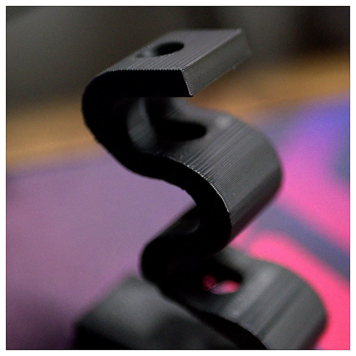 Slanted Pen Holder S Shaped 3D Desk Organizer Pen Stand Desktop Accessory Office School Supplies Multi Function