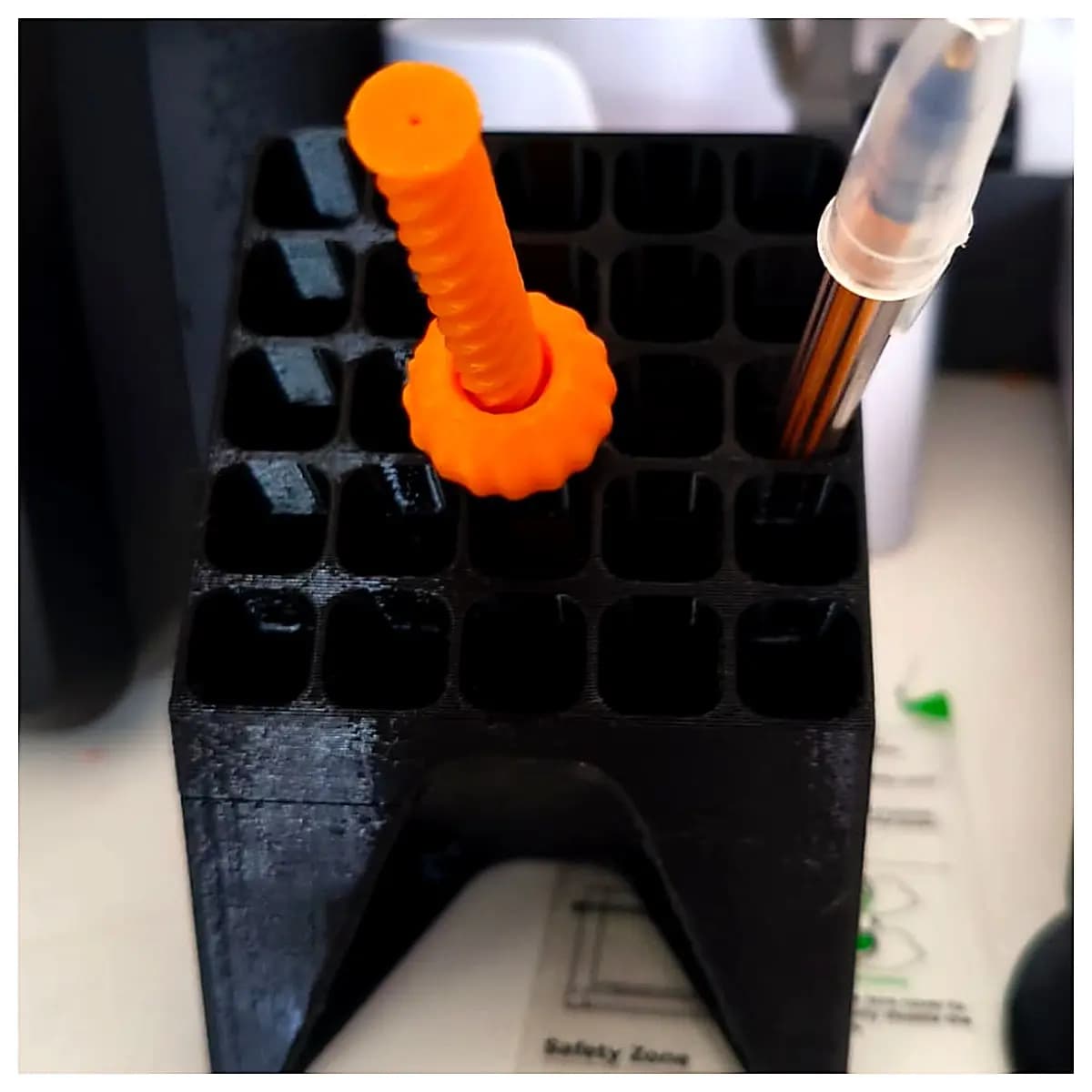 Pen Holder Desk Organizer Pen Case Clip Stand Pencil Holder Office Supplies Computer Accessories Suitable for Students Teachers Gift