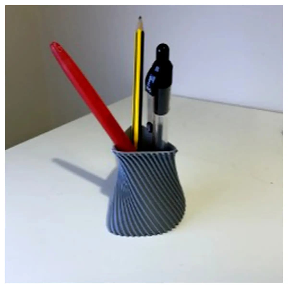 Elegant Pen Holder Creative Writing Accessories Office Stationery Learning Supplies Desk Decoration Pen Case Pen Rest Creative Gift Pen Holder