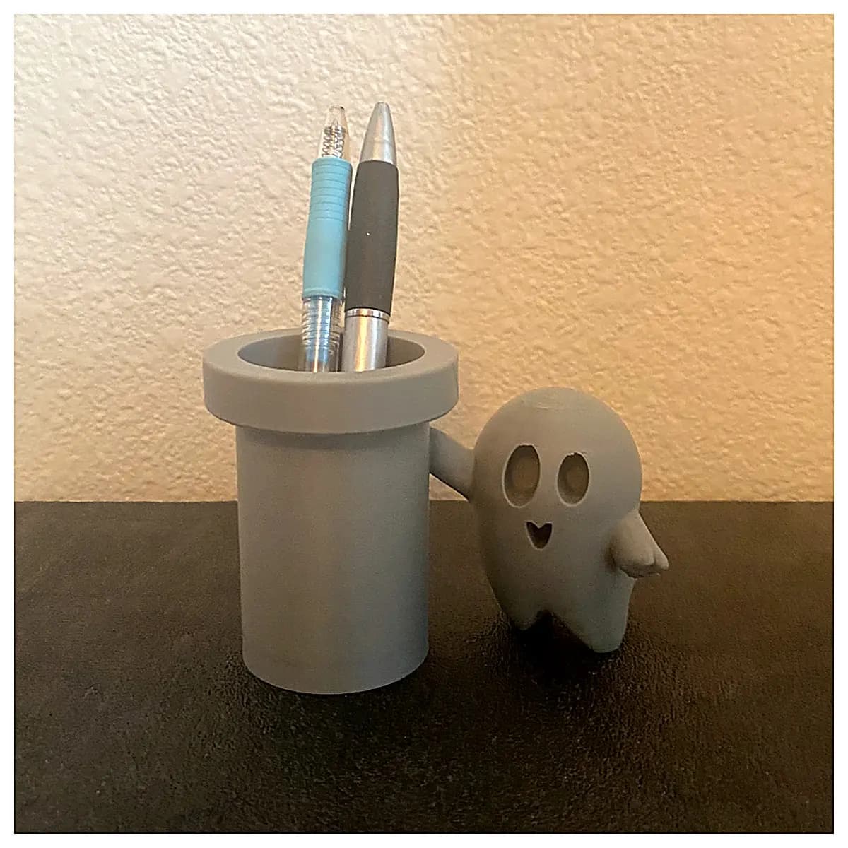 Ghost Pencil Holder Creative Desktop Decoration Phone Stand Phone Card Holder Lazy Person Gadget Office Learning Mobile Accessory Ghost Shape