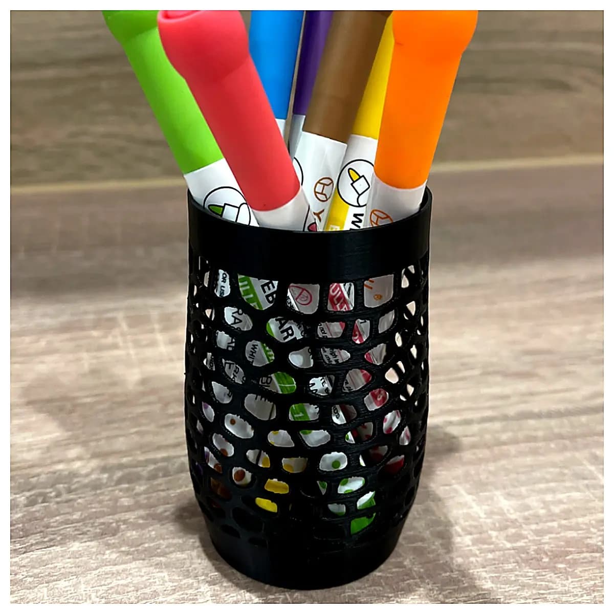 Mesh Pen Holder Phone Stand Organizer Storage Pencil Case Desk Organizer Multi Function Phone Stand Desktop Storage Pen Case Computer Accessories Stat