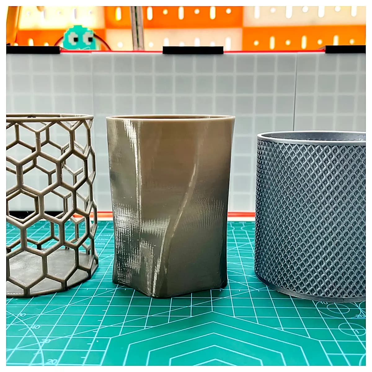 Pen Holder Styles Carved Irregular Honeycomb Design Writing Accessories Stationery Organizer Creative Pen Case
