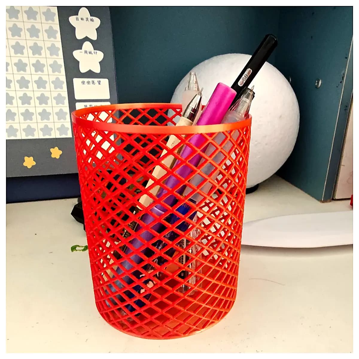Carved Pen Holder Minimalist Design Creative Desk Organizer Desktop Decoration Office Supplies Pen Case Storage Rack Simple Pen Holder
