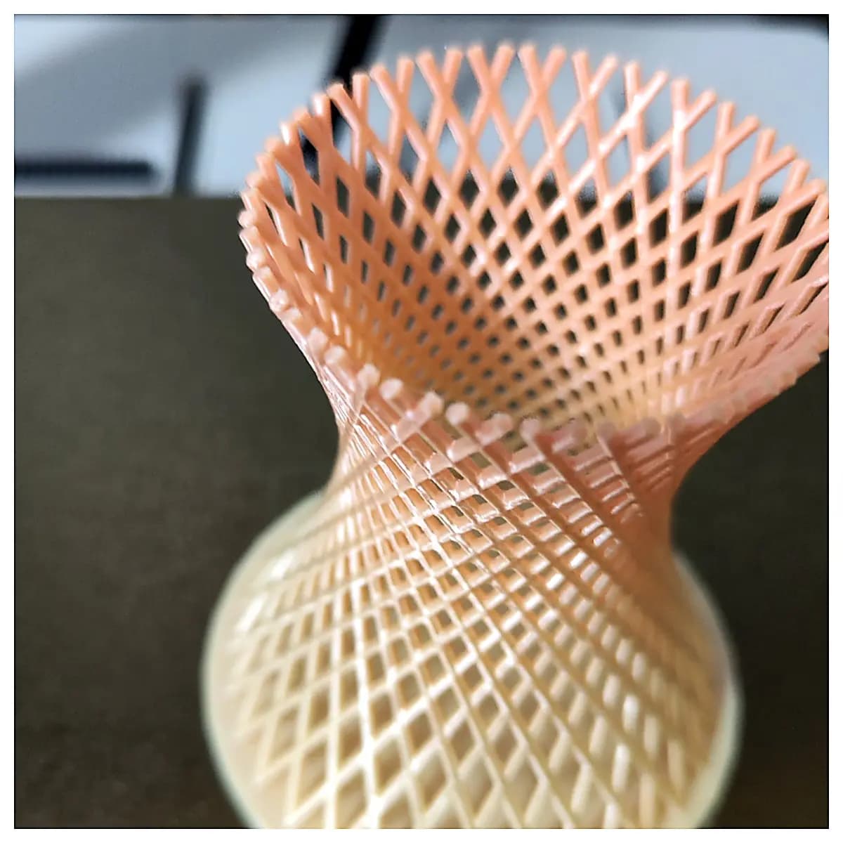 Hyperbolic Cooling Tower Pen Holder Desk Radiator Office Stand Computer Accessories Support Cooling Computer Stand