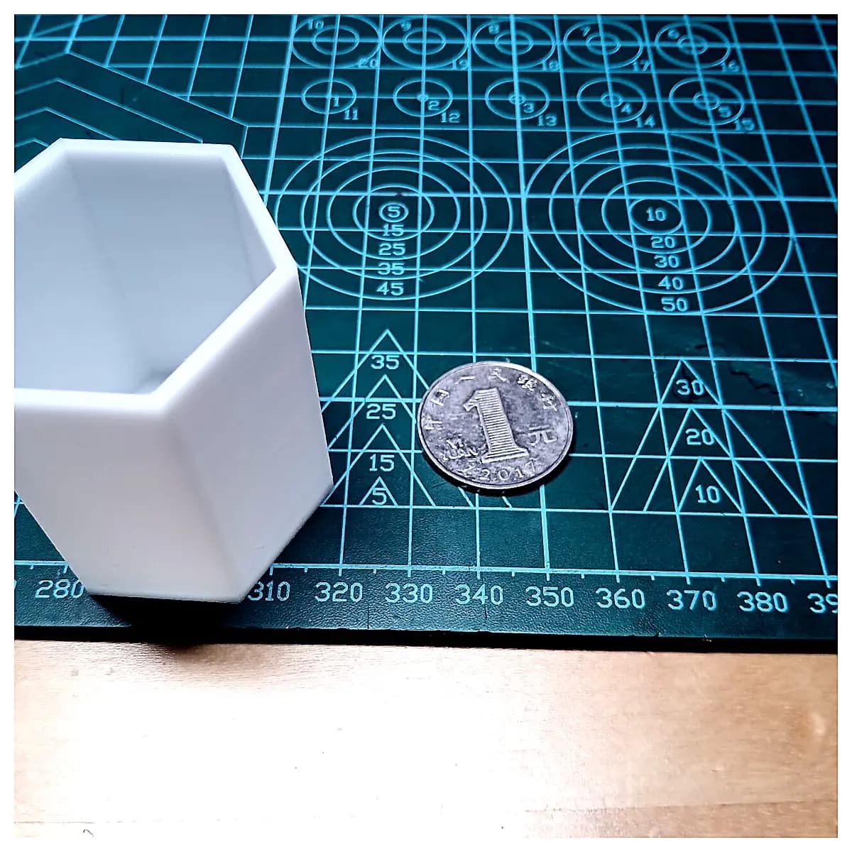 Hexagonal Pencil Holder Creative Storage Multi sided Pen Case Desktop Decoration Office Learning Supplies Geometric Shape Organizer