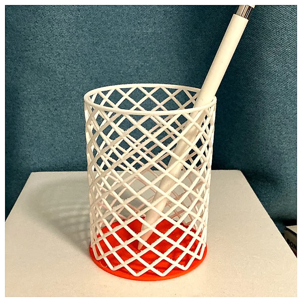 Hollow Pen Holder Creative Desk Organizer Pen Case Multi Hole Pen Stand Student Office Supplies Simple Design Pen Tube Storage