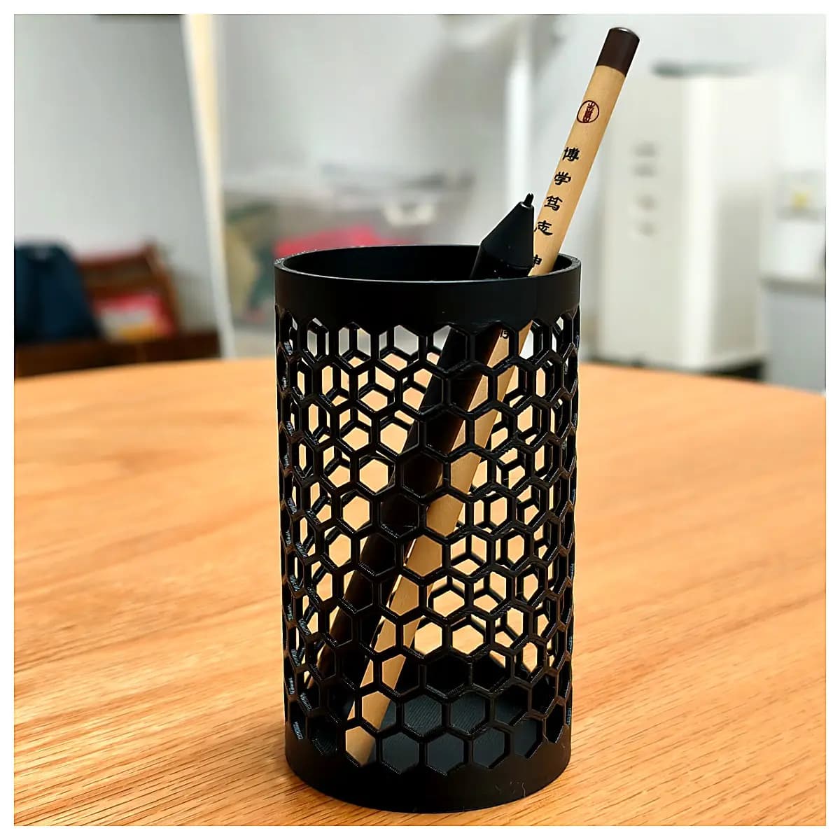 Carved Pen Holder Creative Desktop Organizer Multi Hole Pen Box Student Office Gift Pen Accessories Desktop Decoration Creative Gift