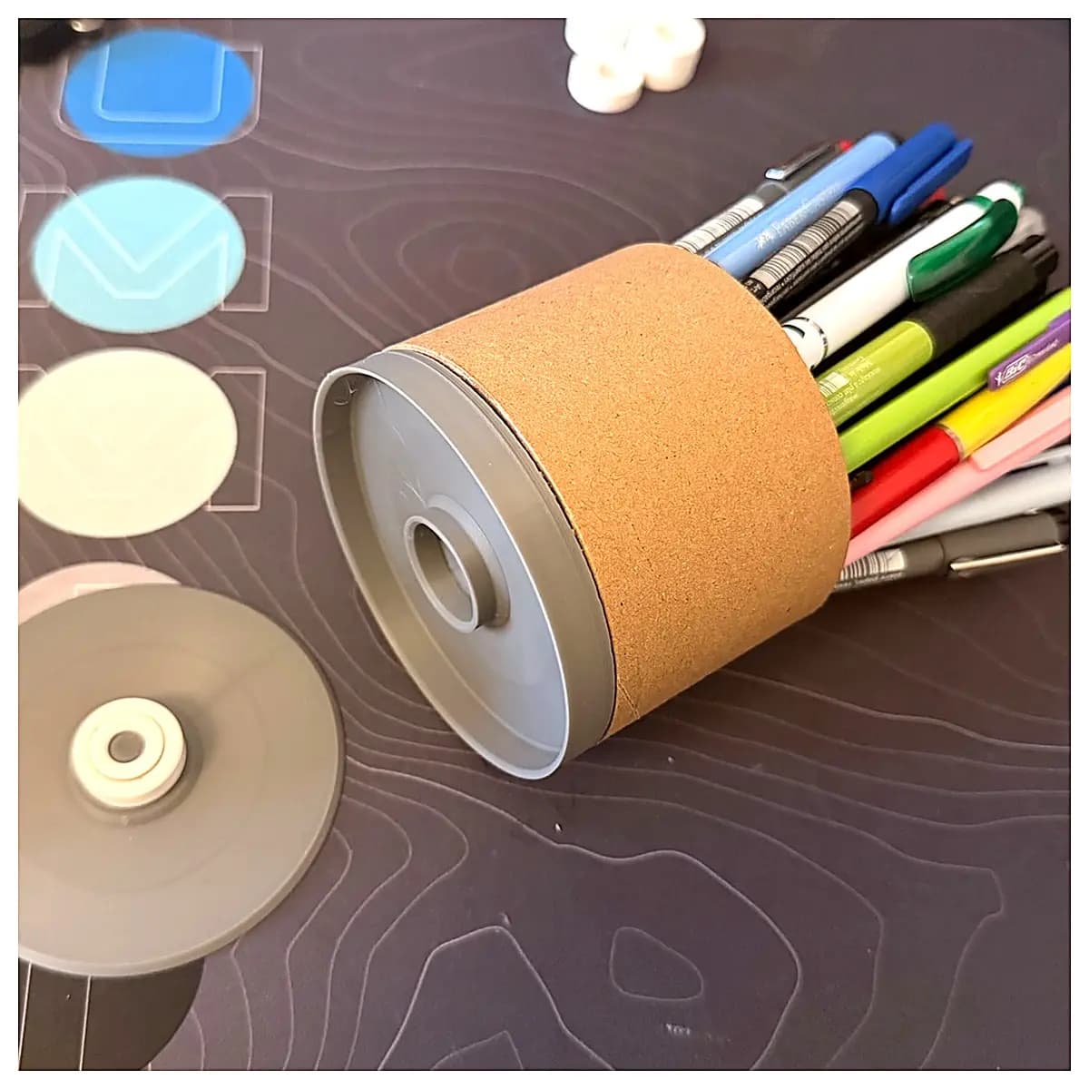 Rotating Pen Holder Desk Organizer Pen Caddy Pen Case Office Supplies Creative Desk Decoration Rotating Pen Stand Multi Functional