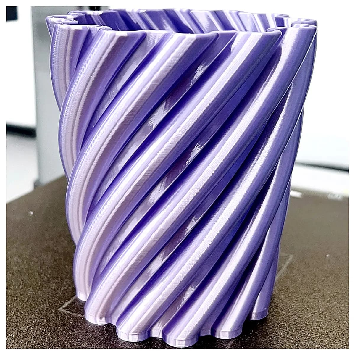 Twist Pen Holder Creative Desk Decoration Office Supplies Mobile Stand Phone Ornament Twist Toy Desk Accessories