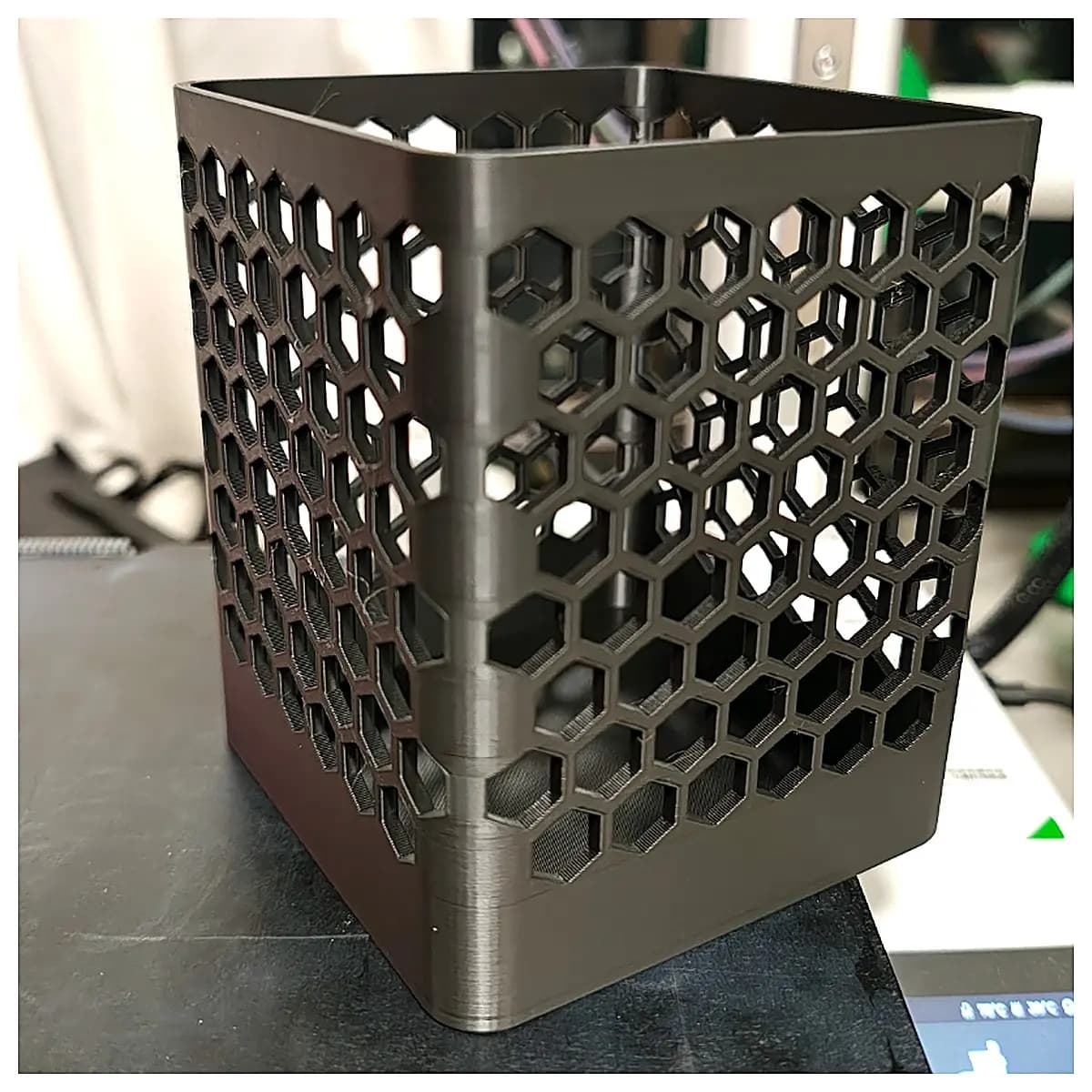 Honeycomb Void Pen Holder Organizer Student Desk Storage Box Empty Pencil Case Mobile Phone Stand Learning Supplies Graduation Gift