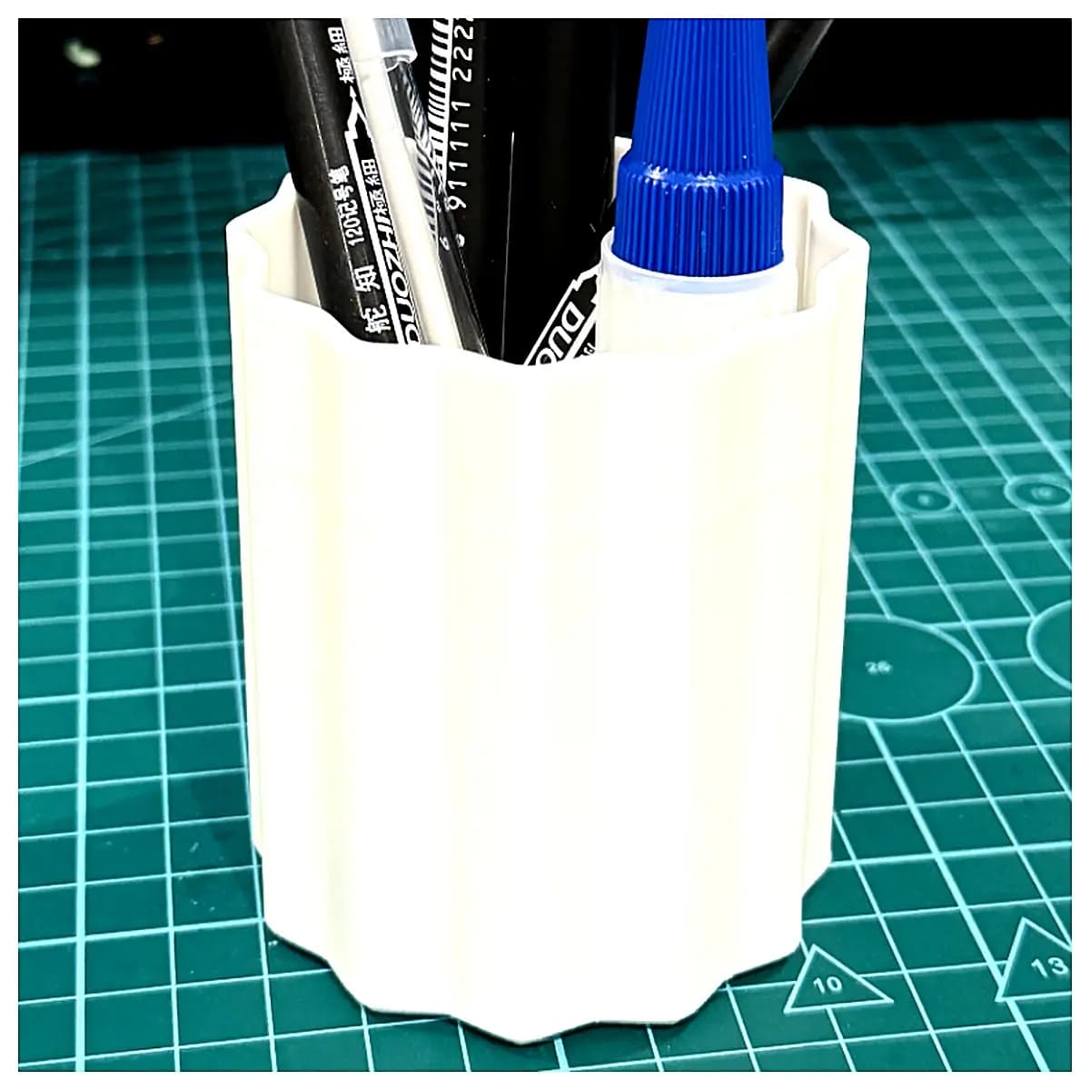Minimalist Desk Organizer Pen Holder Multi Function Book Storage Shelf Office Study Supplies Storage Solutions Narrow Mouth Container