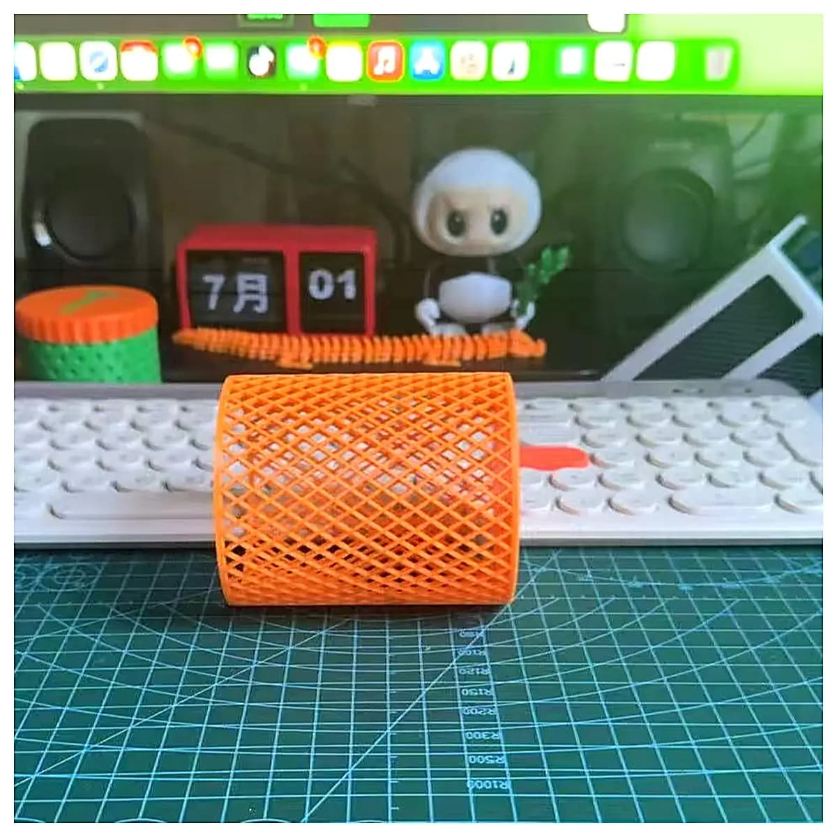 Carved Pen Holder Desk Organizer Creative Stationery Holder Pencil Case Storage Box for Students Office Home Decor Simple Design