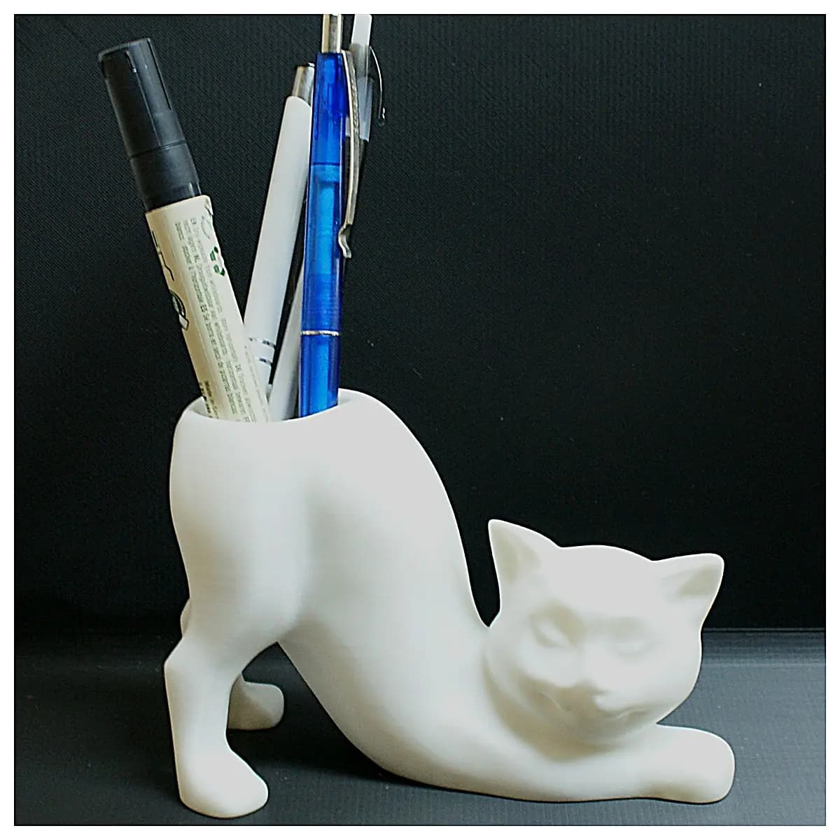 Cat Pen Holder Creative Desk Decoration Pet Figurine Lazy Cat Stand Simple Cute Desktop Organizer Gift Idea