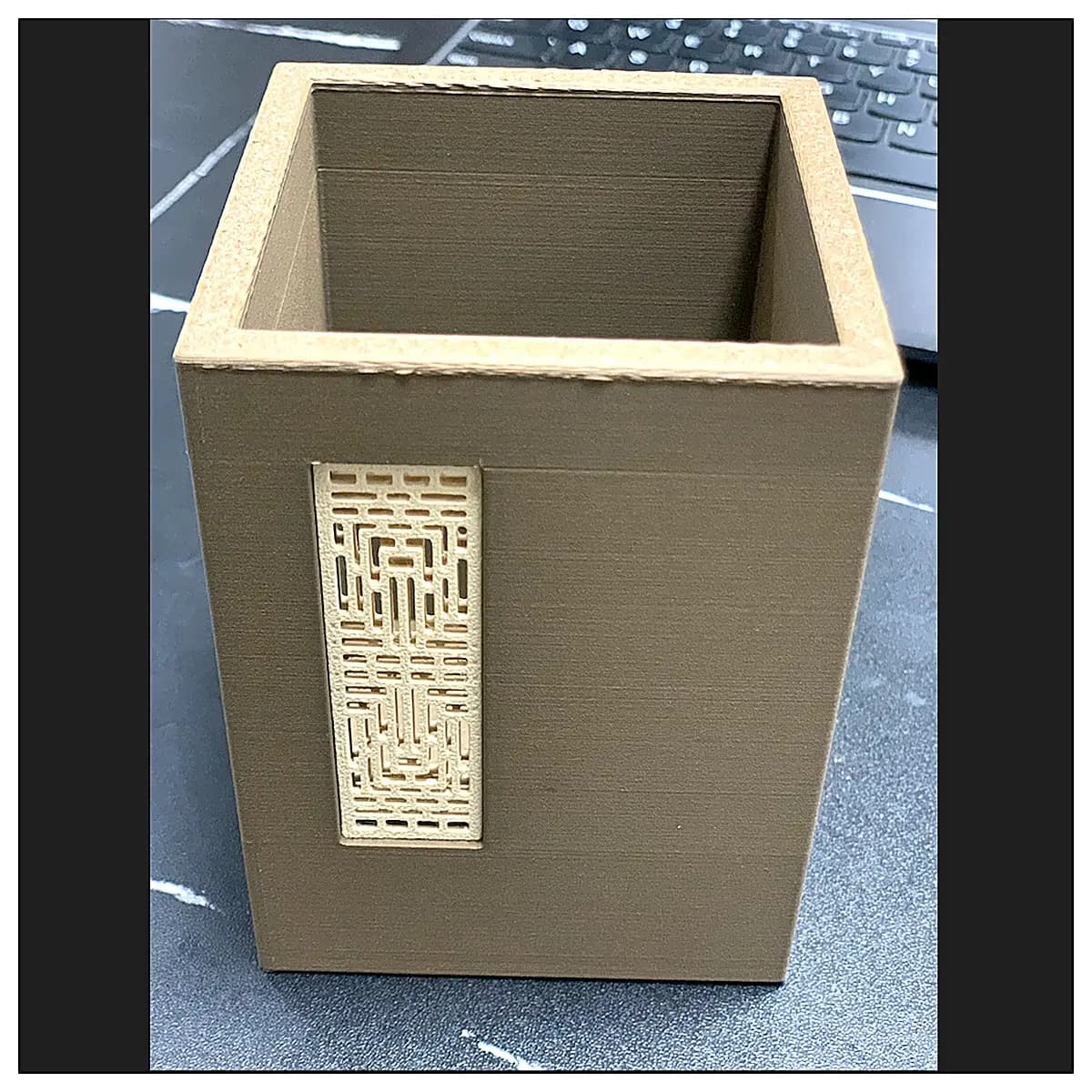 Carved Window Ornament Pen Holder Window Sill Decoration Desktop Accessory Art Craft Decorative Gift Window Decor Accessory