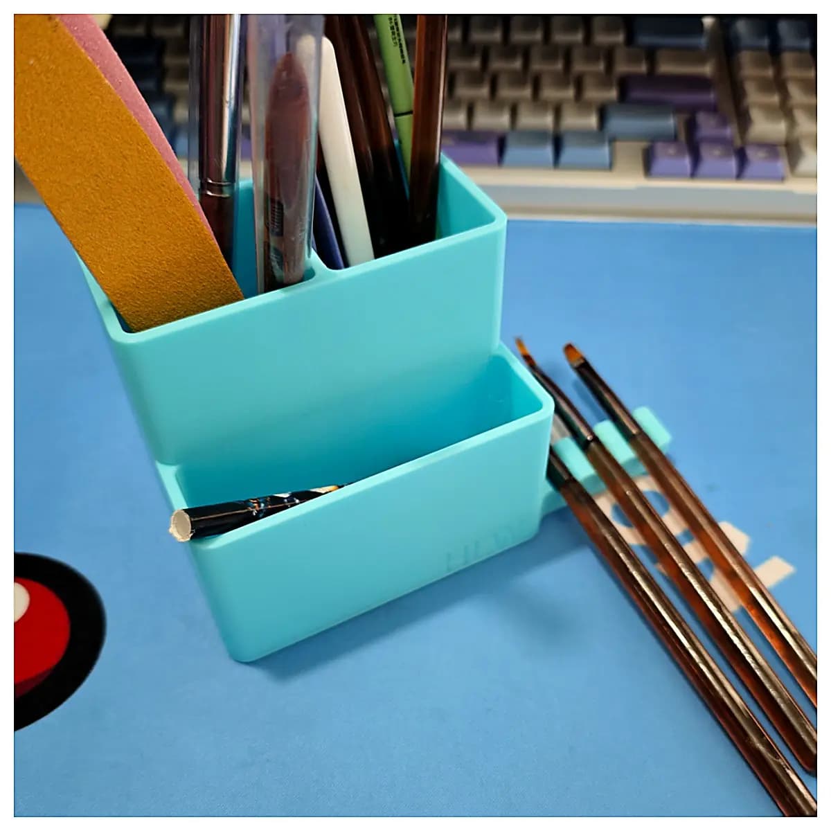 Nail Art Pen Holder Creative Desktop Organizer Nail Decor Storage Stand Mobile Phone Holder Desk Accessory Office Study