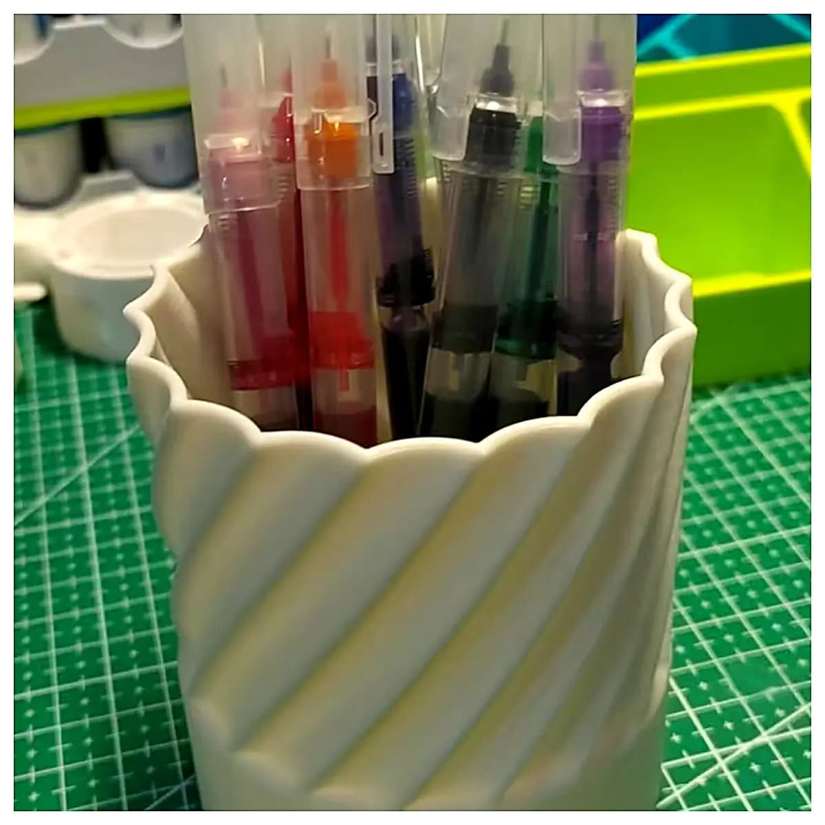 Minimalist Pen Holder 69G Desk Organizer Pen Case Writing Accessories Easy Print Office School Supplies