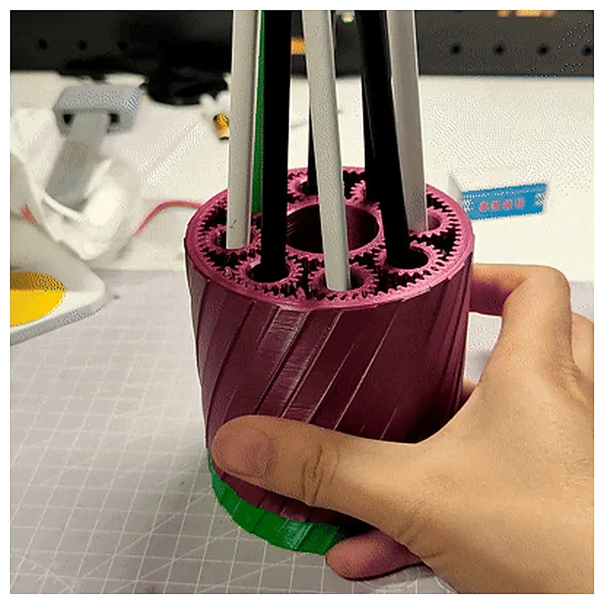 Planetary Gear Rotating Pen Holder Creative Writing Accessories Office Desk Decor Logistics Accessories Rotating Pen Case Multi Function