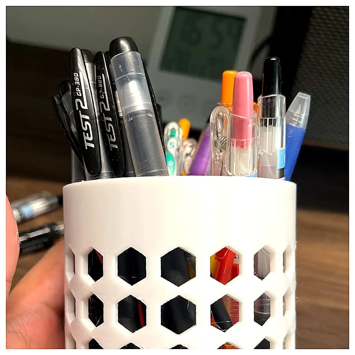 Pen Holder Hollow Design Creative Desk Stand Pen Case Office Student Upright Pen Caddy Support Pen Holder Stand
