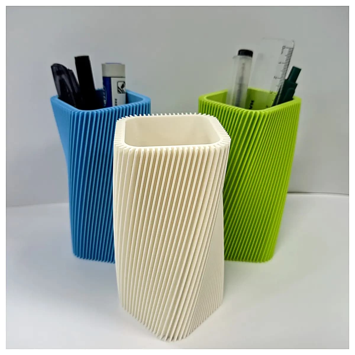 Minimalist Pen Holder Desk Organizer Creative Bookstand Decorative Accessory Office Study Supplies Pen Case Simple Design