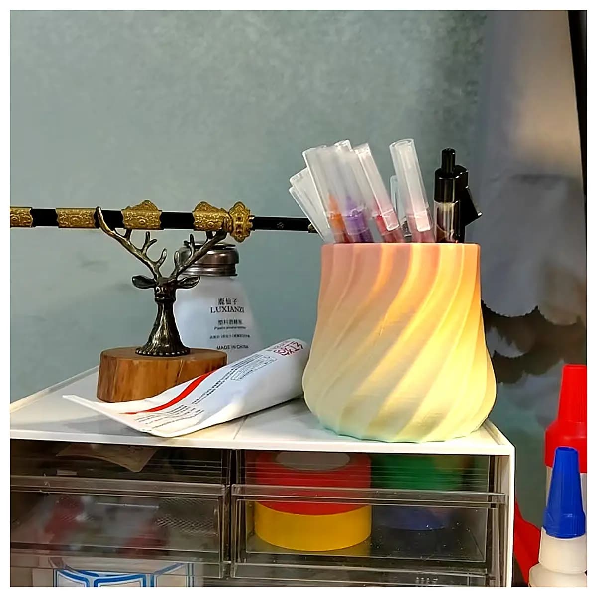 Minimalist Pen Holder Desk Organizer Creative Pencil Case Multi Function Pen Stand Office Study Supplies Simple Design