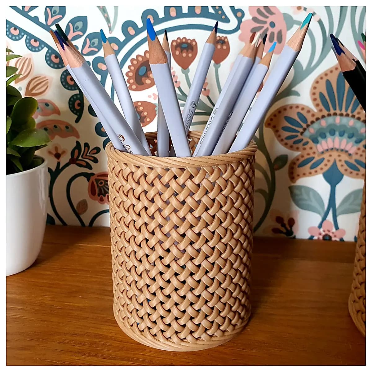 Pen Holder Organizer Pen Cup Stand Desk Pen Storage Box Pen Caddy Writing Accessories Stationery Holder Pen Tube Holder Desk Organizer Office School S