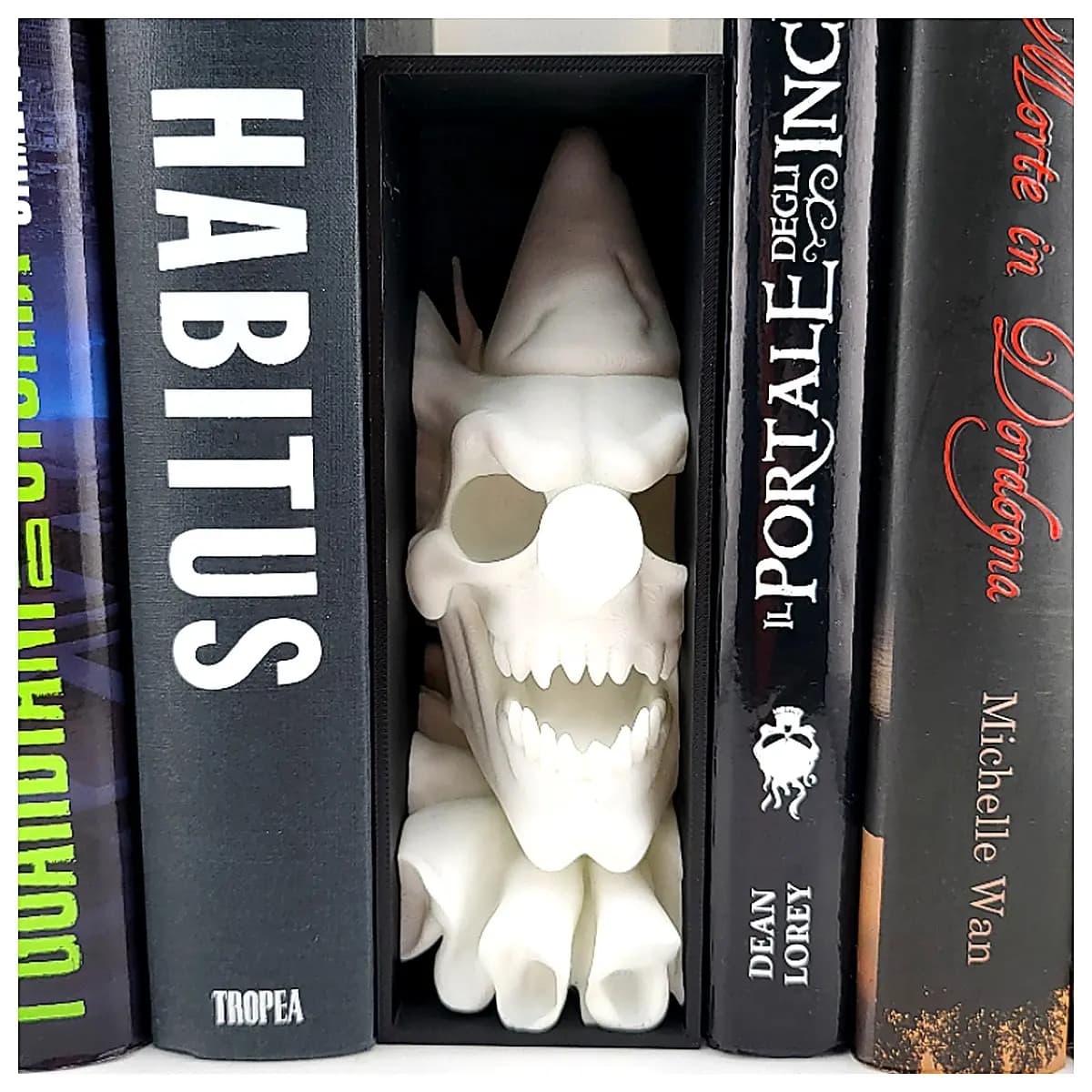 Evil Skull Book Display Horror Decoration Creepy Decor Spooky Theme Toy Prank Decoration Skull Shelf Arrangement