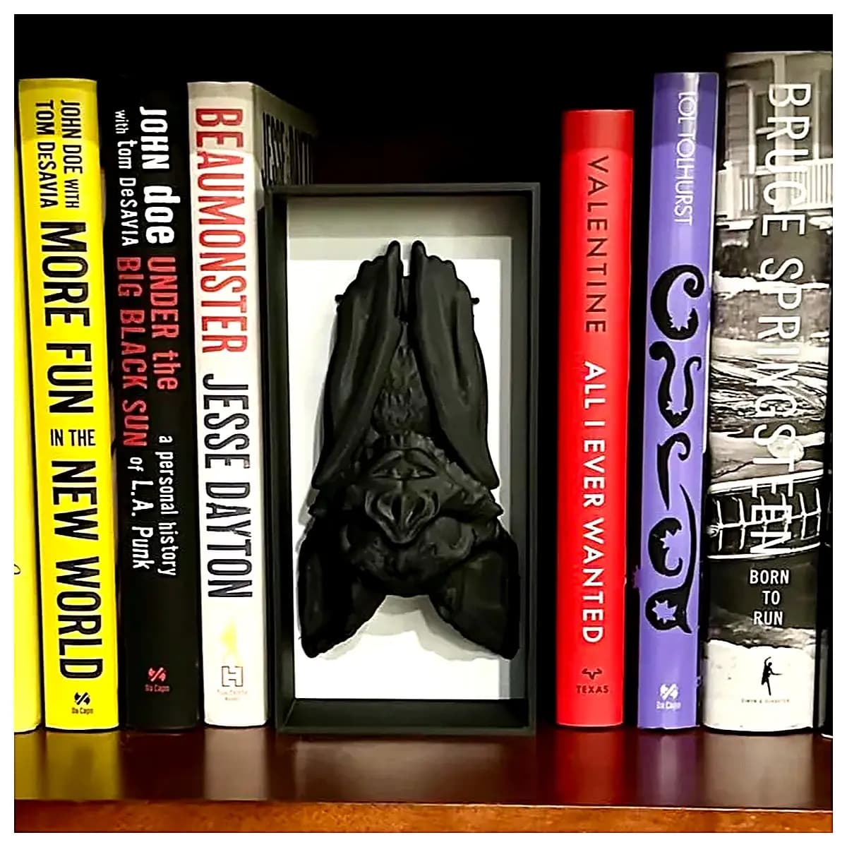 Dual Tone Vampire Bat Book Stand Hidden Compartment Phone Holder Book Clip Desk Organizer Creative Storage