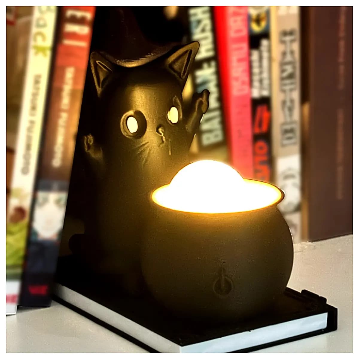 Evil Cat Stand Creative Home Decor Cat Figurine Desktop Ornament Book Shelf Display Cute Gift