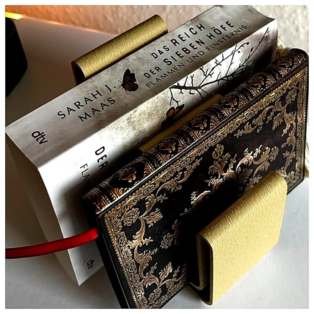 Double Book Stand Velvet Surface Book Holder Strap Shelf Accessories Book Protection Standing Book Support Book Stabilizer