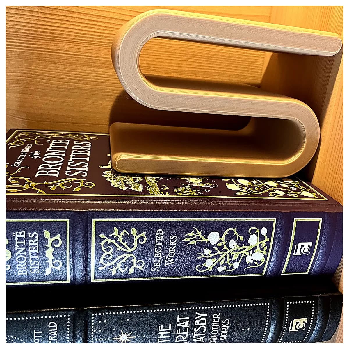 Wave Standing Book Holder Creative Book Stand Reading Protection Book Support Study Decoration Page Protector Book Page Guard