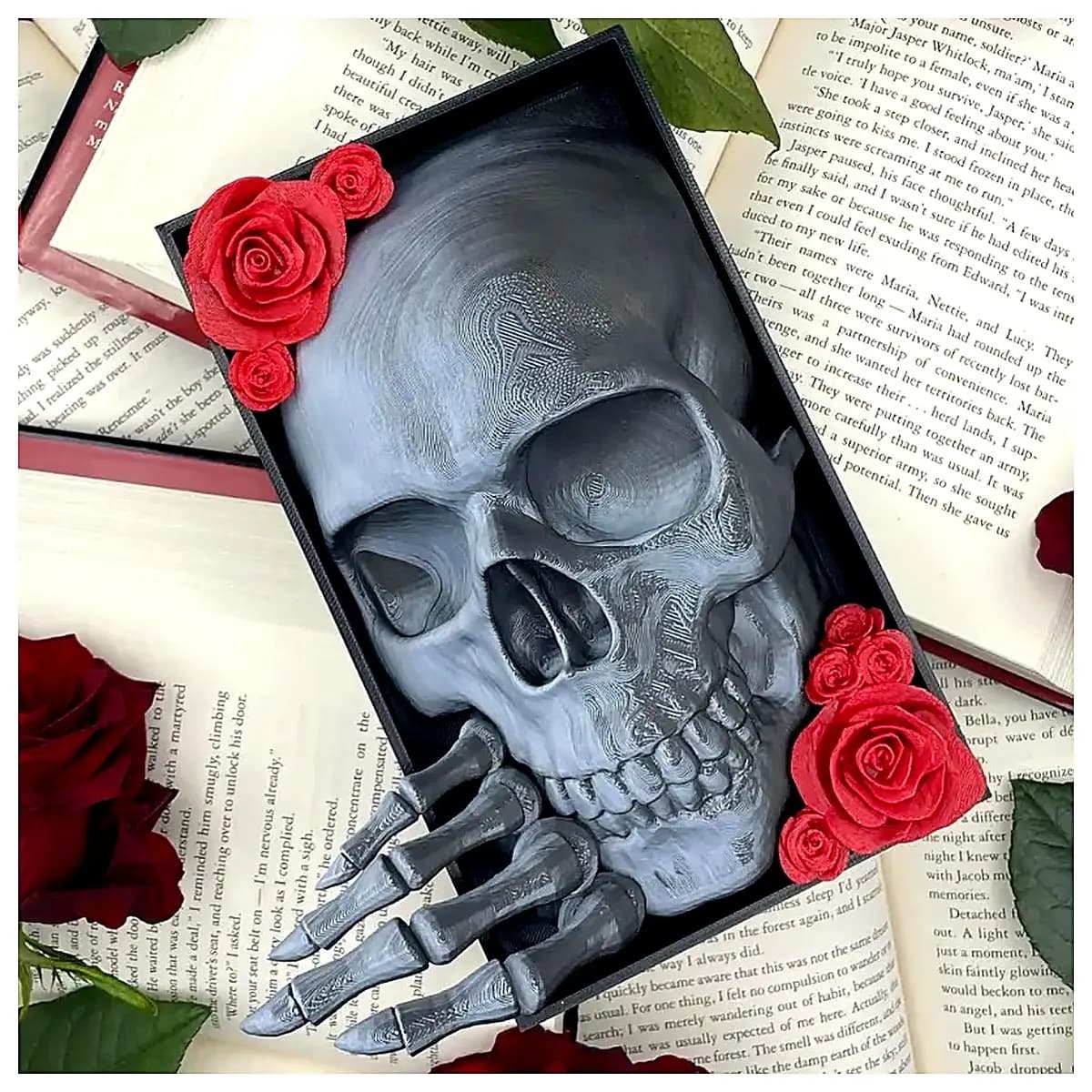 Rose Thorns Skull Statue Stand Gothic Decor Black Horror Art Piece Desktop Ornament Scene Setting Skull Figurine