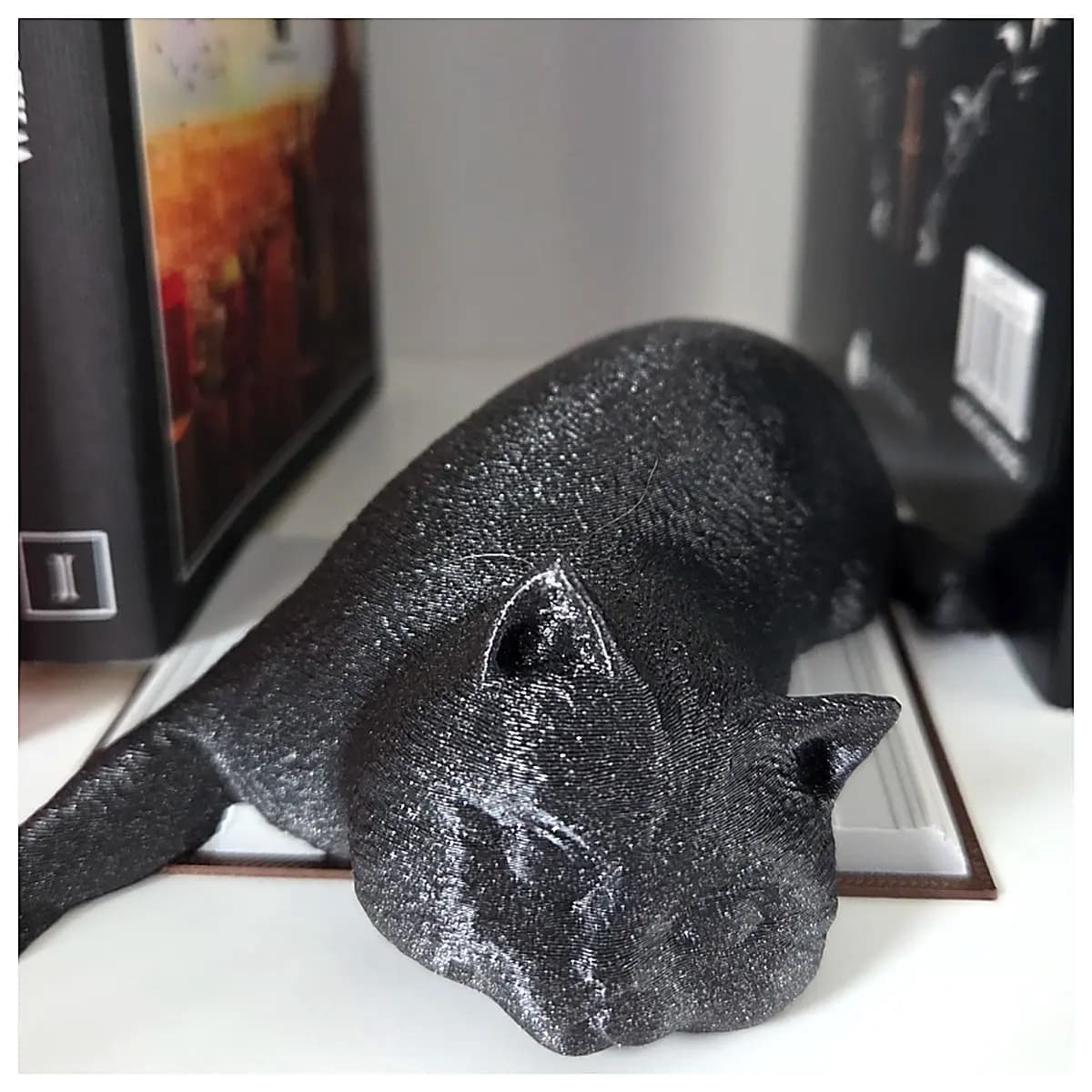 Cat Book Stand Figurine Cat Desktop Decoration Creative Bookmark Tabletop Ornament Cat Lover Gift Friends