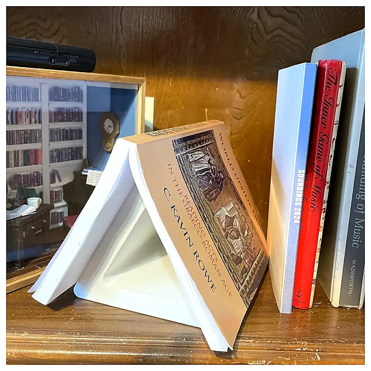 Book Stands Display Figures Placeholder Shelf Decoration Figures Model Desk Placement Creative Home Decor Display Toys