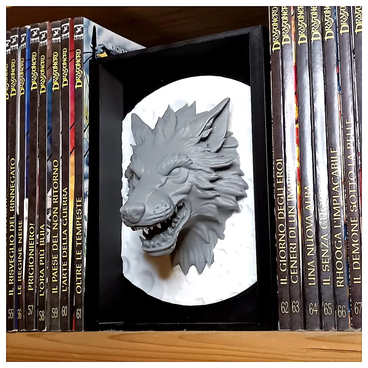 Moon Wolf Book Stand Model Toy Desktop Decoration Office Shelf Ornament Creative Gift Placement Model Static Display