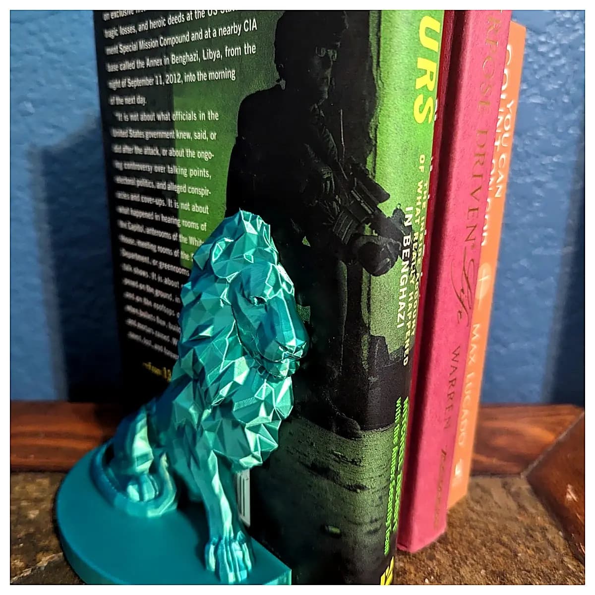 Lion Book Stand Figurine Tabletop Decoration Creative Figurine Art Figurine Display Toy Figure Wholesale
