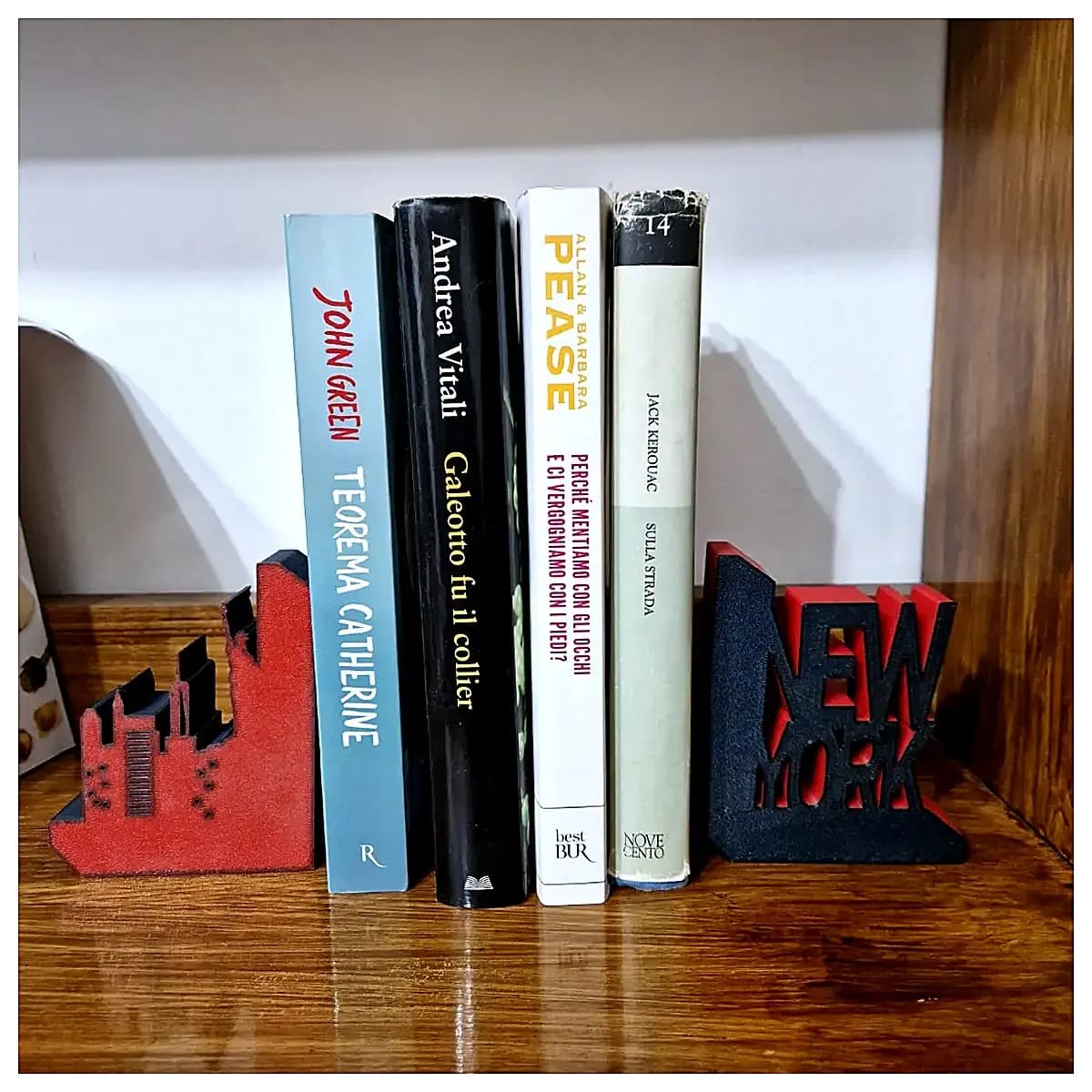 Book Stand New York Book Stand Desktop Organizer Shelf Wall Mounted Storage Rack Creative Bookcase Multi Function Storage Box Home Storage Kitchen Sto