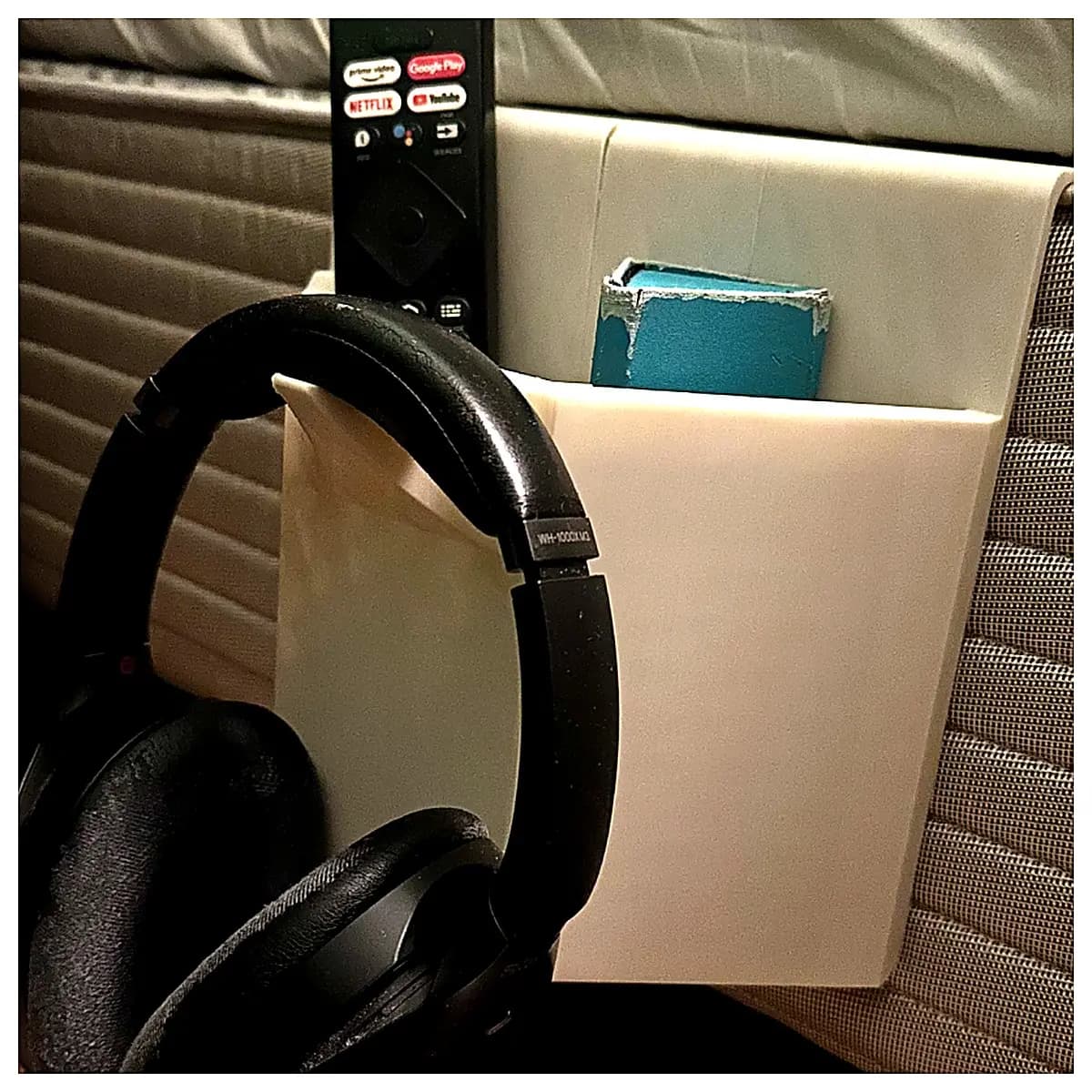 Headphone Holder Bedside Organizer with Hooks Phone Stand Lazy Storage Bedroom Shelf Home Decor Accessory