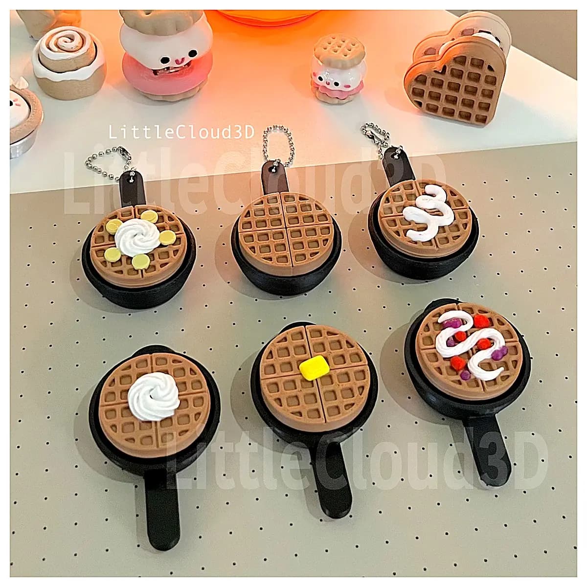 Waffle Pattern Keychains Click Clack Keyring Cookie Shaped Charm Breakfast Decoration Dessert Gift Keychain Accessories