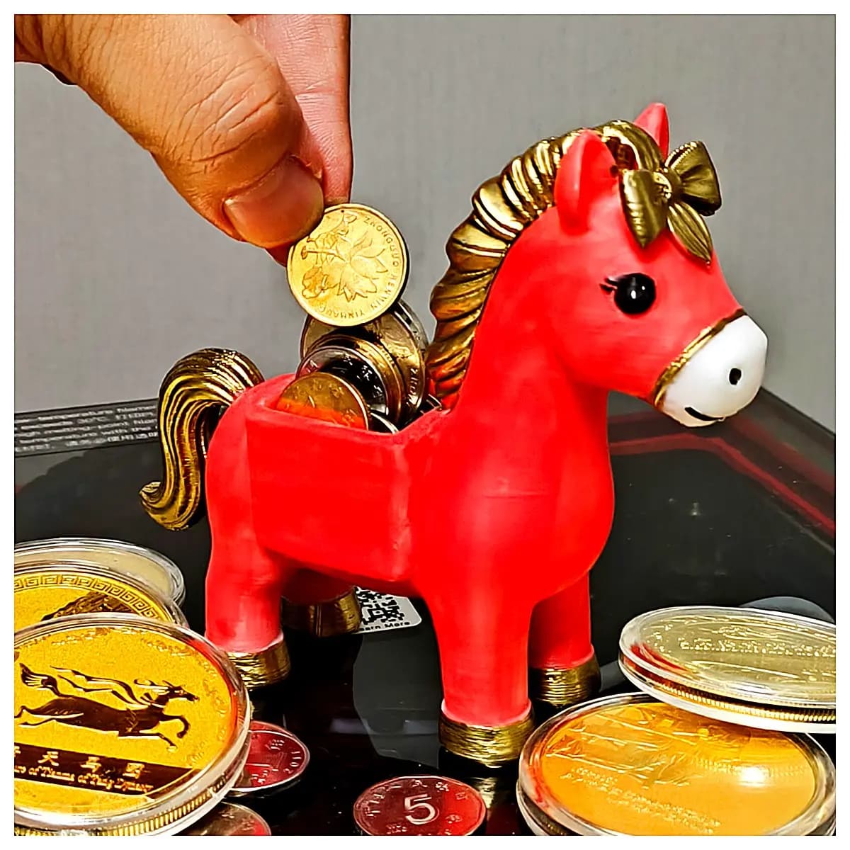 Year of the Horse Mini Golden Horse Model Toy Storage Savings Cute Figurine Lucky Charm Kids Decor