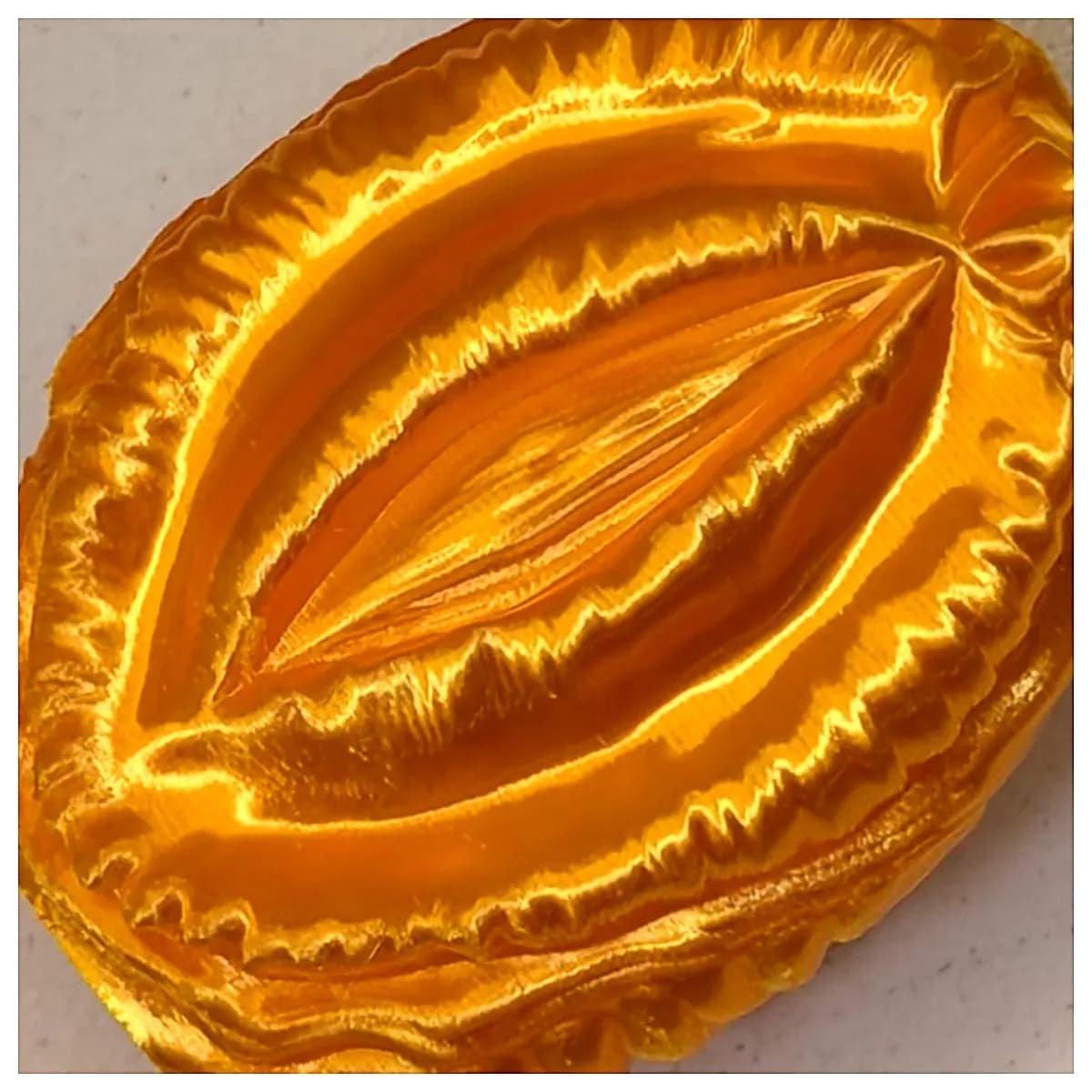 Faux Wood Carved Conch Shell Hand Rest Sculpture Decorative Accent Tabletop Ornament Artistic Handhold Creative Gift Collection