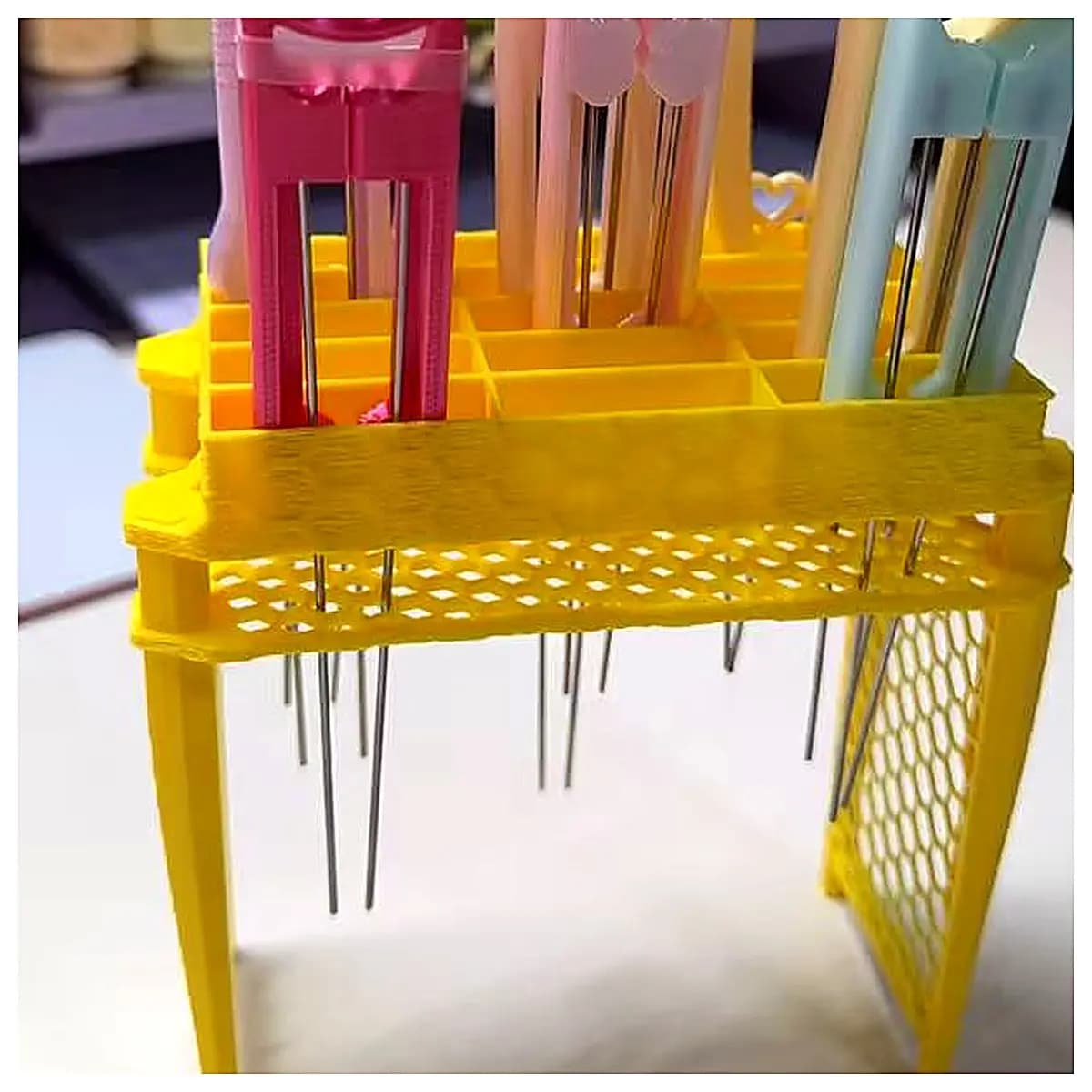 Honeycomb Seed Pen Organizer 43g Lightweight Mini Pencil Case Toy Pen Holder Creative Stationery Accessories