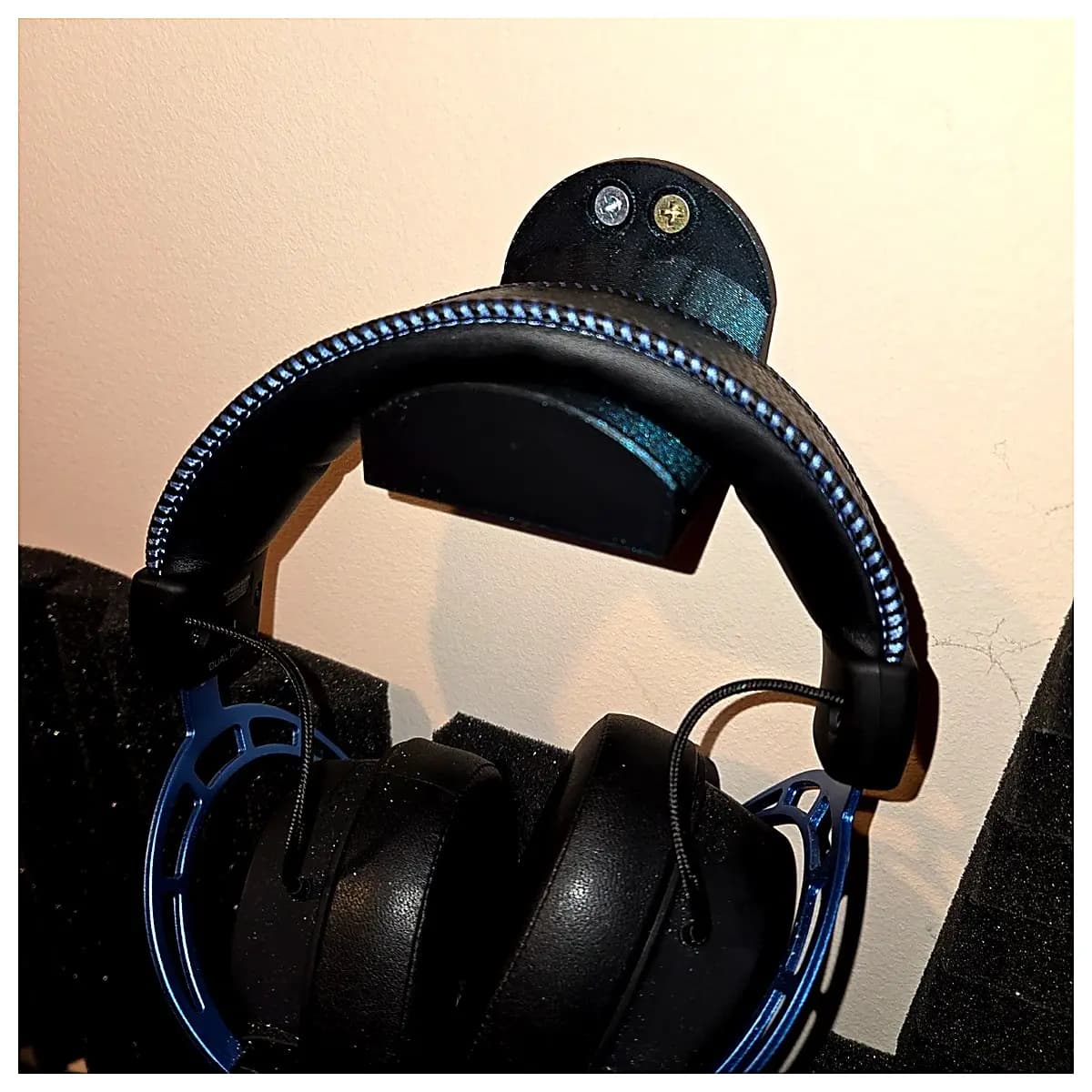 Headphone Holder Phone Headphone Clip Earphone Stand Mobile Phone Holder Accessory Bracket Portable Headphone Support