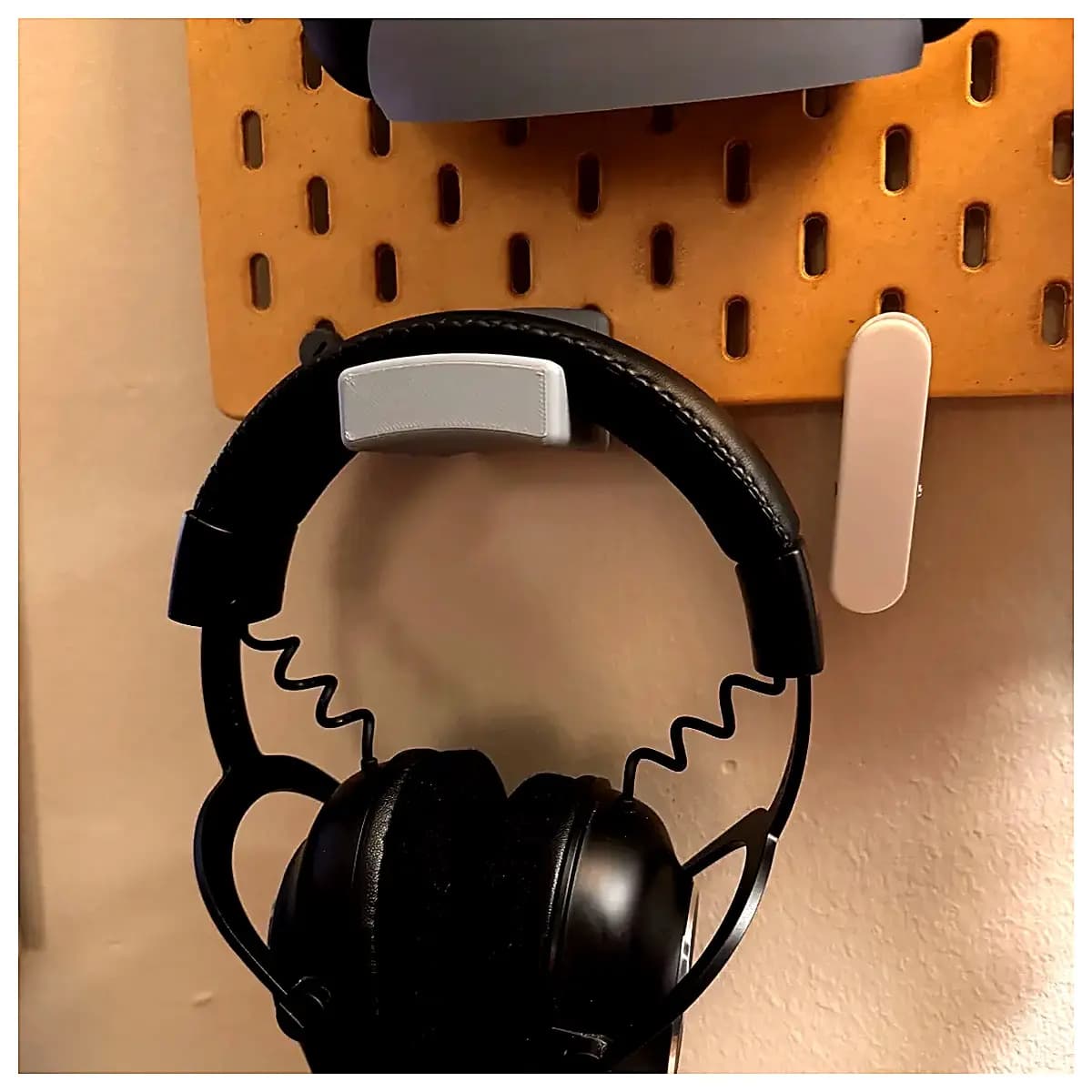 Headphone Holder Clip Skodis Earphone Cord Organizer Mobile Phone Stand Headphone Accessory Phone Storage Headphone Bracket Parts