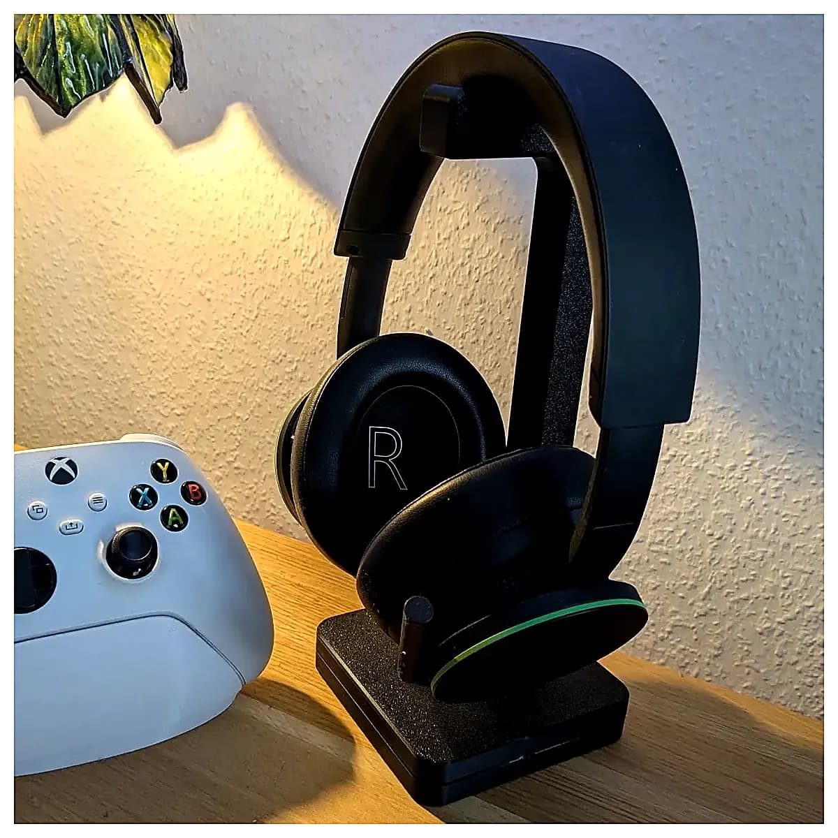 Minimalist Headphone Holder Phone Headphone Stabilizer Desk Organizer Earbud Stand Mobile Phone Holder Accessories Holder Stand Mount