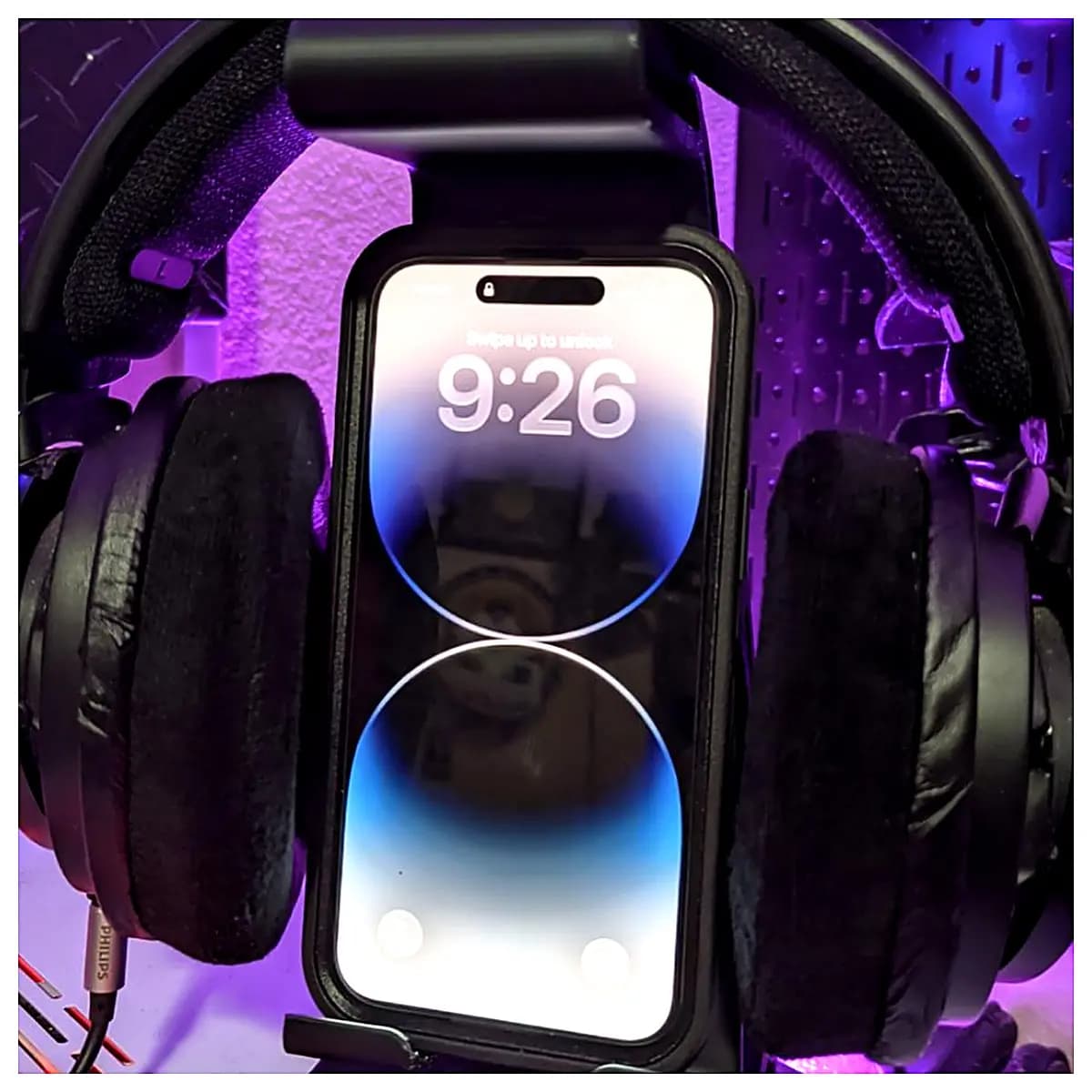 Mobile Headphone Holder Phone Stand Cell Phone Holder Adjustable Phone Stand for Car Desk Phone Support
