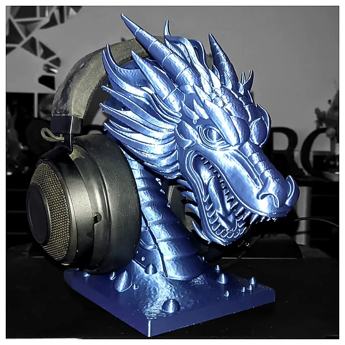 Water Dragon Earbuds Holder Phone Headphone Mount Desktop Stand Mobile Phone Holder Accessory Bracket Support